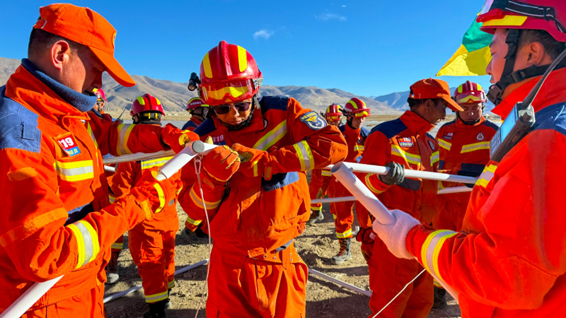 开云体育(中国)官方网站-开云 SPORTS救援队在现场